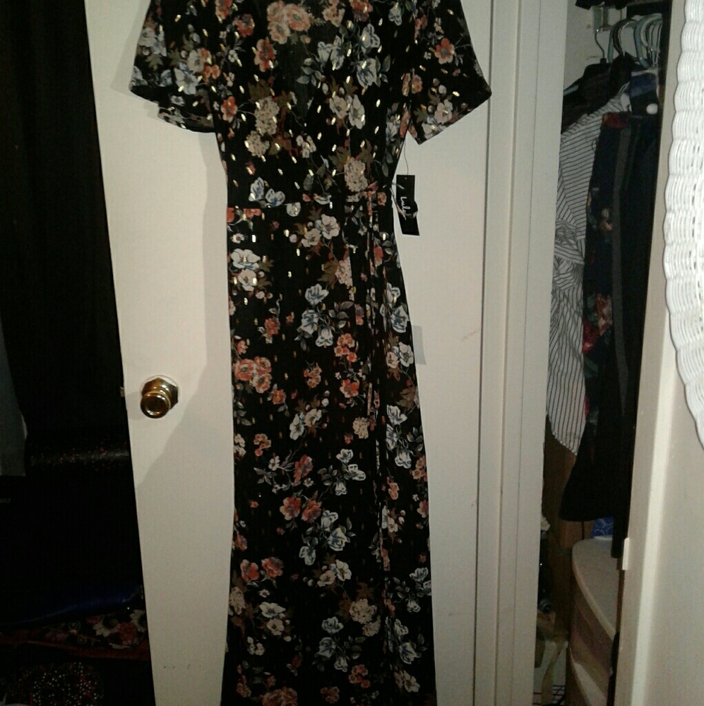 NWT Lulus Cute Floral Maxi dress